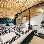 Spacious Loft In The Heart Of Downtown