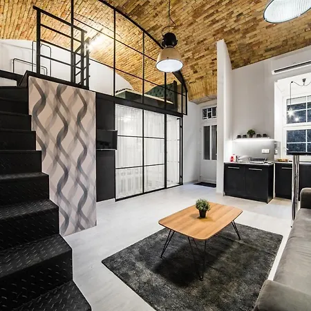 Spacious Loft In The Heart Of Downtown شقة
