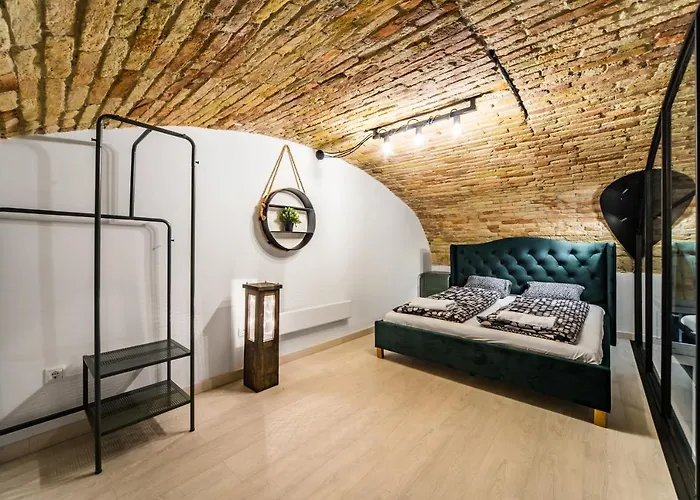 Spacious Loft In The Heart Of Downtown *