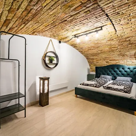 Spacious Loft In The Heart Of Downtown *